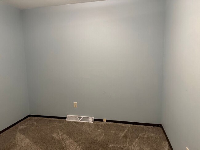 Foto del edificio - Spacious 3 BR/2 BA in nice north-side culdesac!