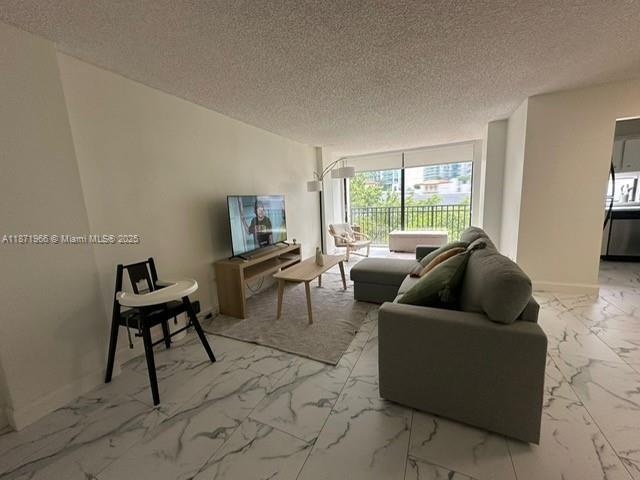 Foto del edificio - 16909 N Bay Rd
