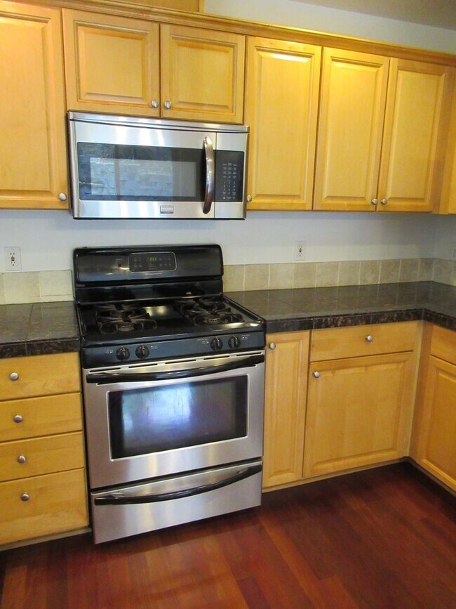 Foto del edificio - Large Four Bedroom in South Salem