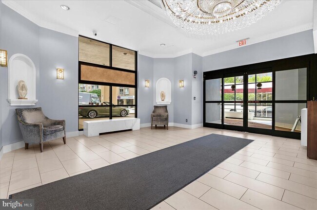 Foto del edificio - 5500 Friendship Blvd