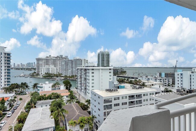 Foto del edificio - 1621 Bay Rd
