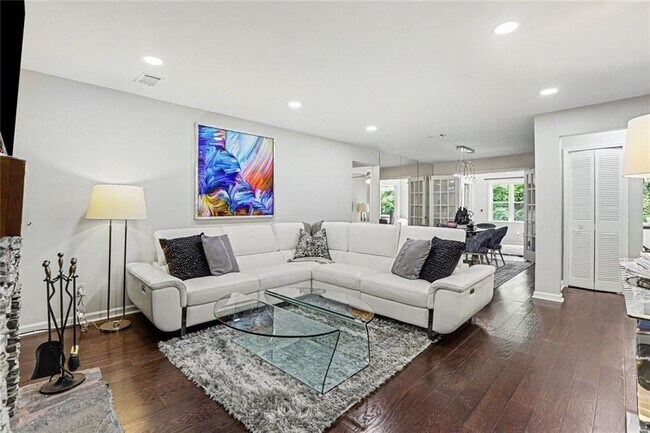 Foto del edificio - 7 St Claire Ln NE