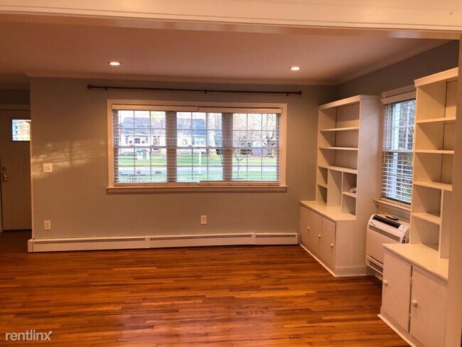 Building Photo - 3 br, 1 bath House - 829 Whitney Dr