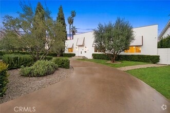 Building Photo - 520 N Rexford Dr