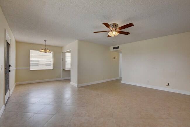 Building Photo - 127 Burgundy B