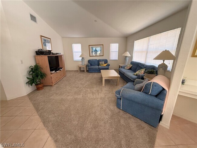 Foto del edificio - 3737 SW 12th Pl