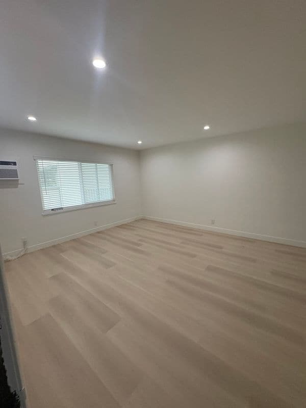 Building Photo - 7254 Hollywood Blvd