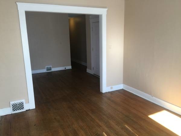 Primary Photo - 306 S Holmes St