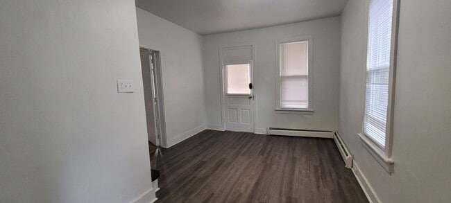 Foto del edificio - 3 bedroom 1 bathroom half house in Manheim...