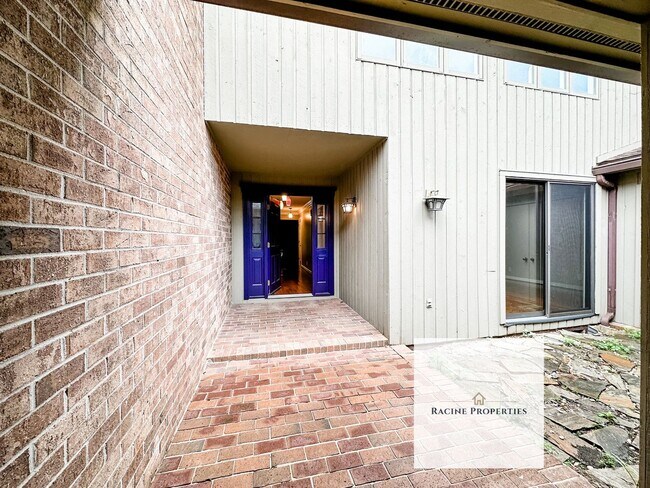 Foto del edificio - Townhouse available on Lake Hartwell—comes with a water view!