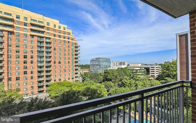 Foto del edificio - 11710 Old Georgetown Rd