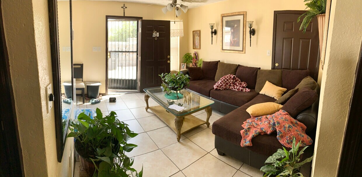 Primary Photo - 609 Barcelona Dr