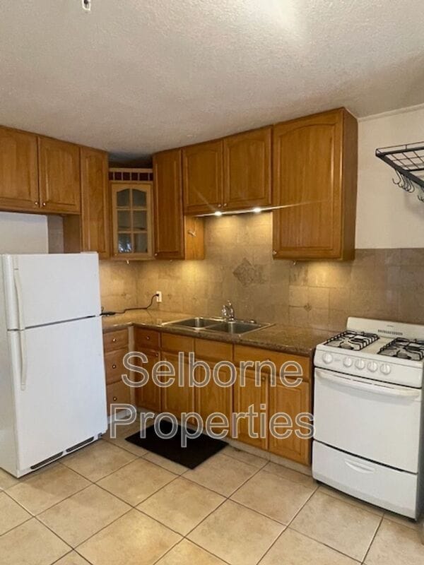 Building Photo - 520 41st St