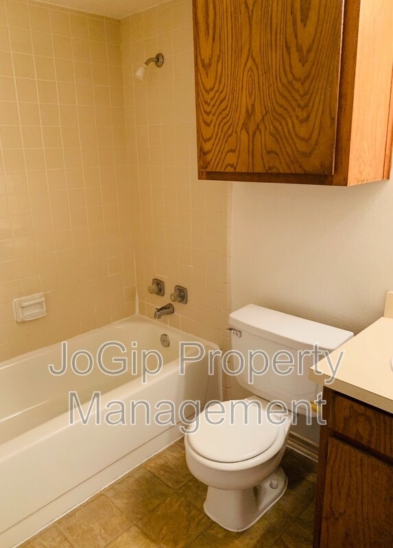 Building Photo - 3125 Tudor Ln