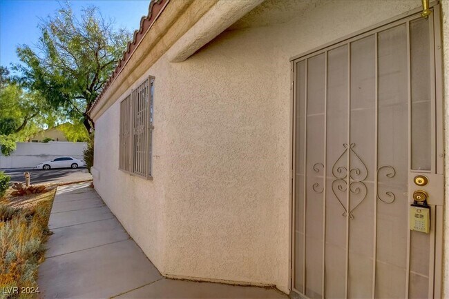 Building Photo - 8324 Carmen Blvd