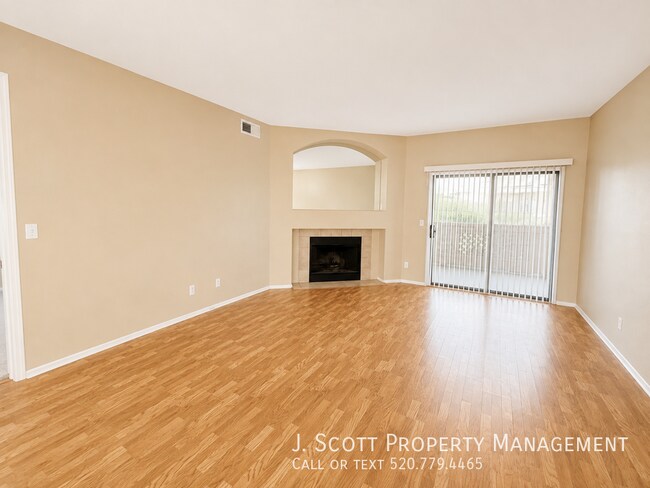 Building Photo - 930 N Mesa Dr