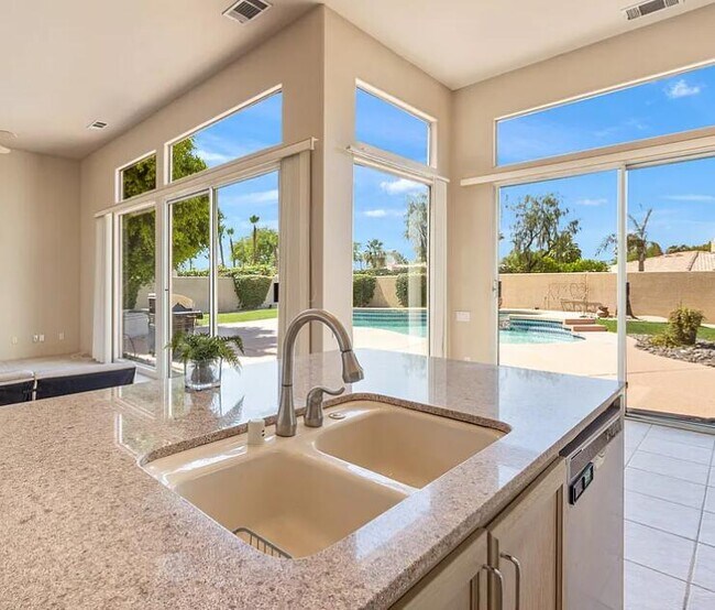 Foto del edificio - 75940 Nelson Ln