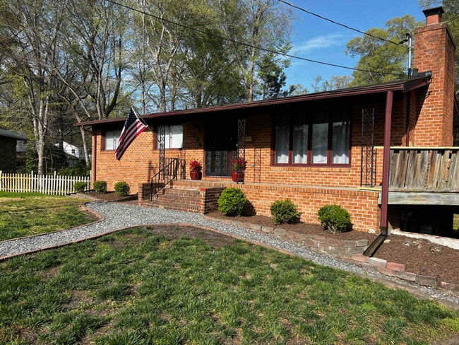 Building Photo - 156 Barksdale Dr