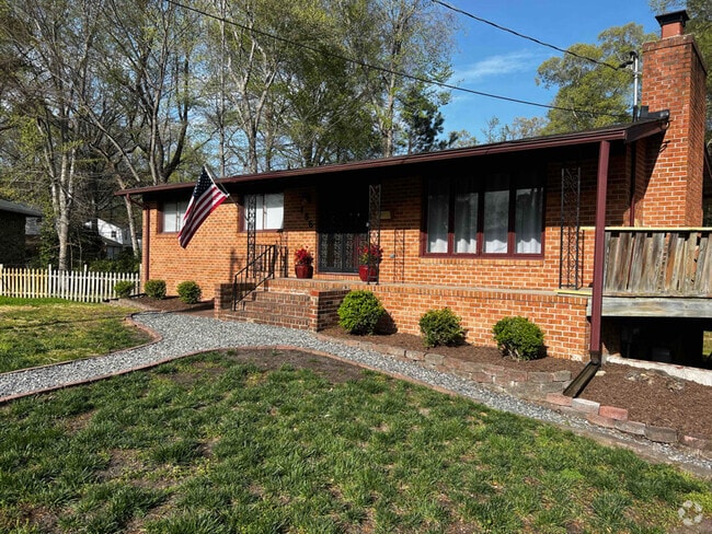 Building Photo - 156 Barksdale Dr
