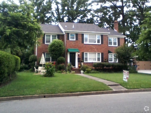 Building Photo - 1500 Meads Rd