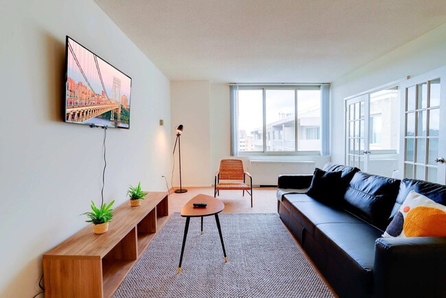 Building Photo - 1600 S Eads St