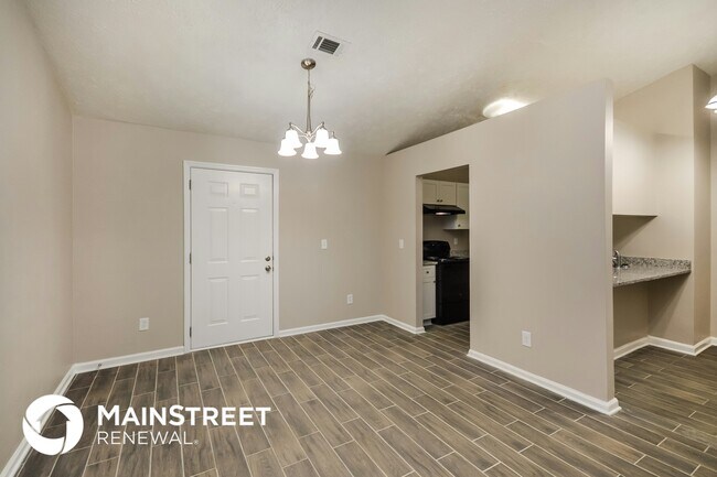 Building Photo - 6096 Creekford Dr