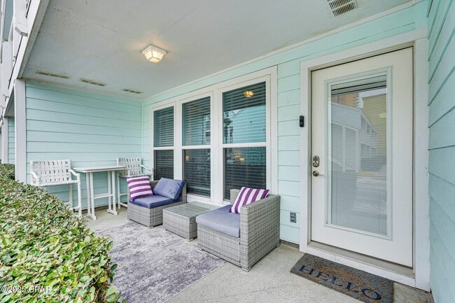 Foto del edificio - 17670 Front Beach Rd