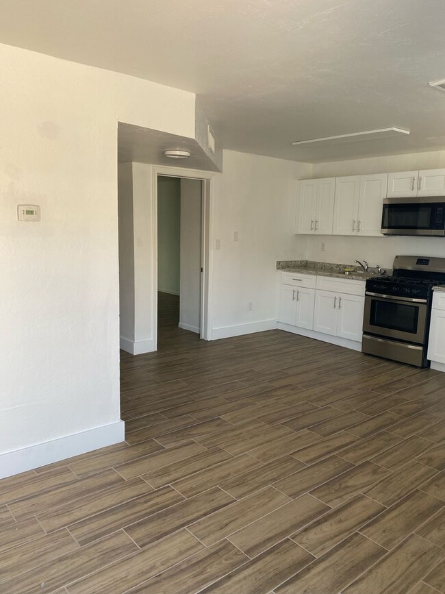 Building Photo - 2173