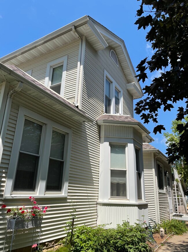 Foto del edificio - 407 Grace St