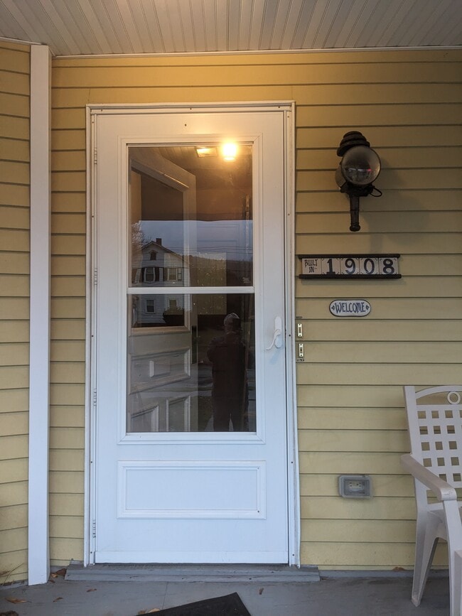 Building Photo - 701 Main St