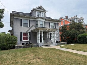 Building Photo - 509 King George Ave SW
