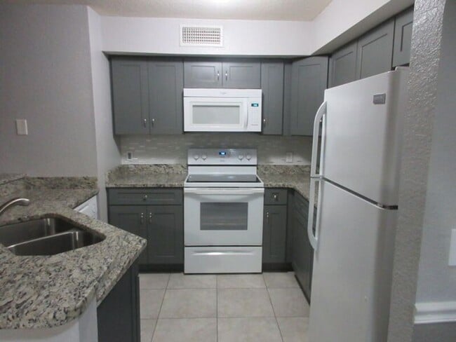 Building Photo - 831 Camargo Way