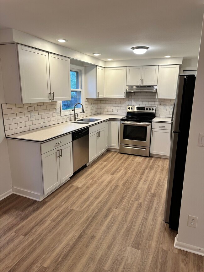 Foto del edificio - 4746 Stonehurst Rd