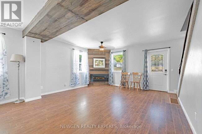 Photo du bâtiment - 4419 HWY 7 HIGHWAY