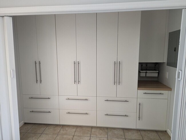 Building Photo - Single home ready to rent - Flexible lease...