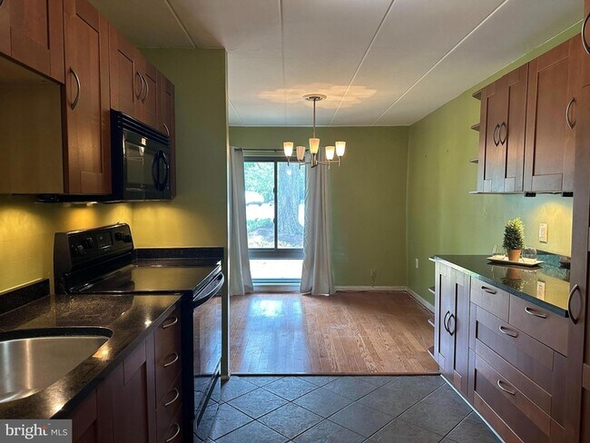 Building Photo - 134 Roberts Lane Unit 203