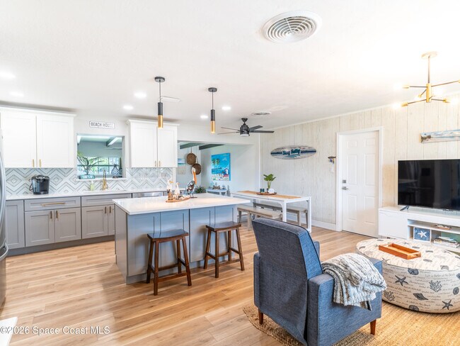 Building Photo - 135 Melaleuca Dr