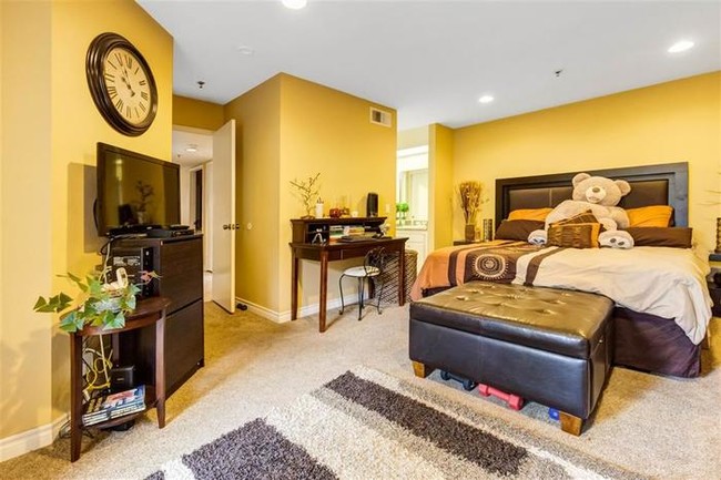 Foto del edificio - Beautiful Easklake Condo By The Lake!