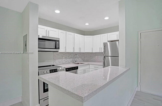 Foto del edificio - 10725 Cleary Blvd