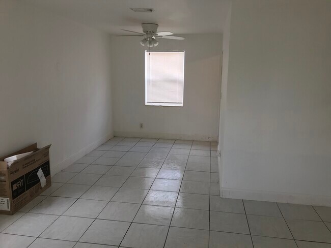 Foto del edificio - 1070 W 2nd St