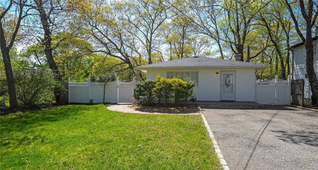 26 Lafayette Ave, Mastic, NY 11950 House Rental in Mastic, NY