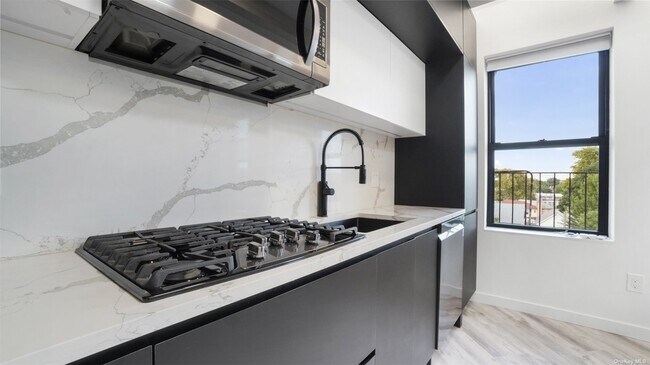 Building Photo - 1925 Ocean Ave