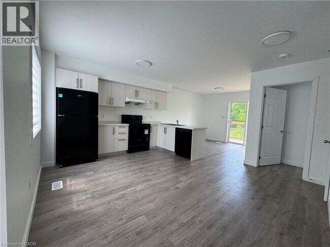 Building Photo - 133 HighRiver Trl