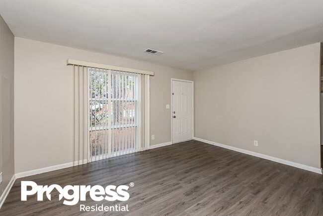 Building Photo - 645 Melrose Dr