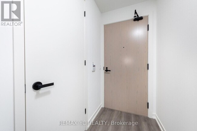 Building Photo - 28 Interchange Wy