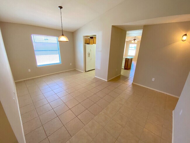 Building Photo - Northeast El Paso 3 Bed Refrig A/C