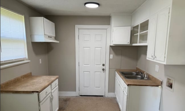 Building Photo - FEBRUARY MOVE IN SPECIAL!! FIRST MONTH FREE!!