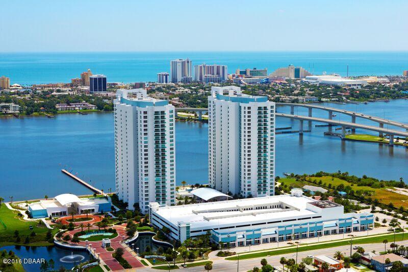 Foto principal - 231 Riverside Dr