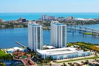 Building Photo - 231 Riverside Dr