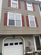 Building Photo - 5634 Crestwood Ct